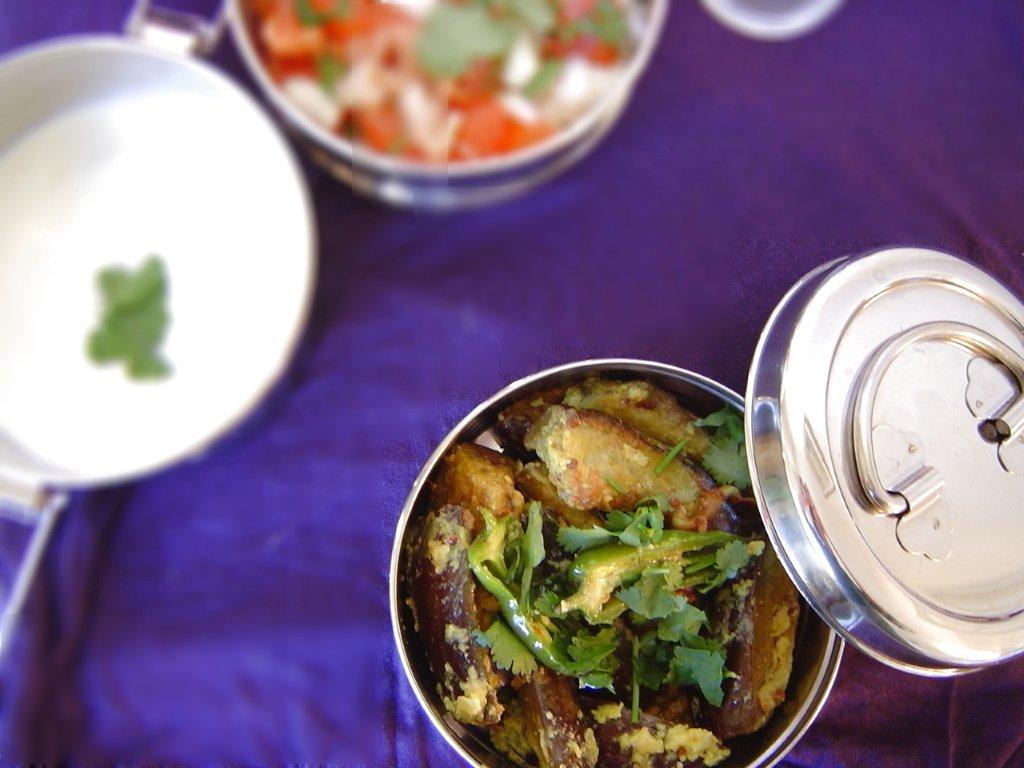 Spicy and Succulent Aubergines with Yoghurt – Indian-Tiffin LunchBox